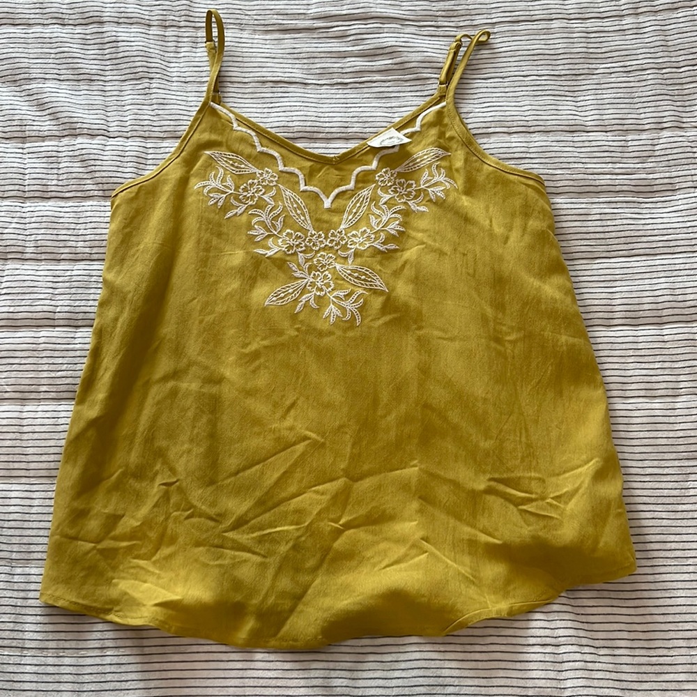 Women’s Tank Top Size Medium